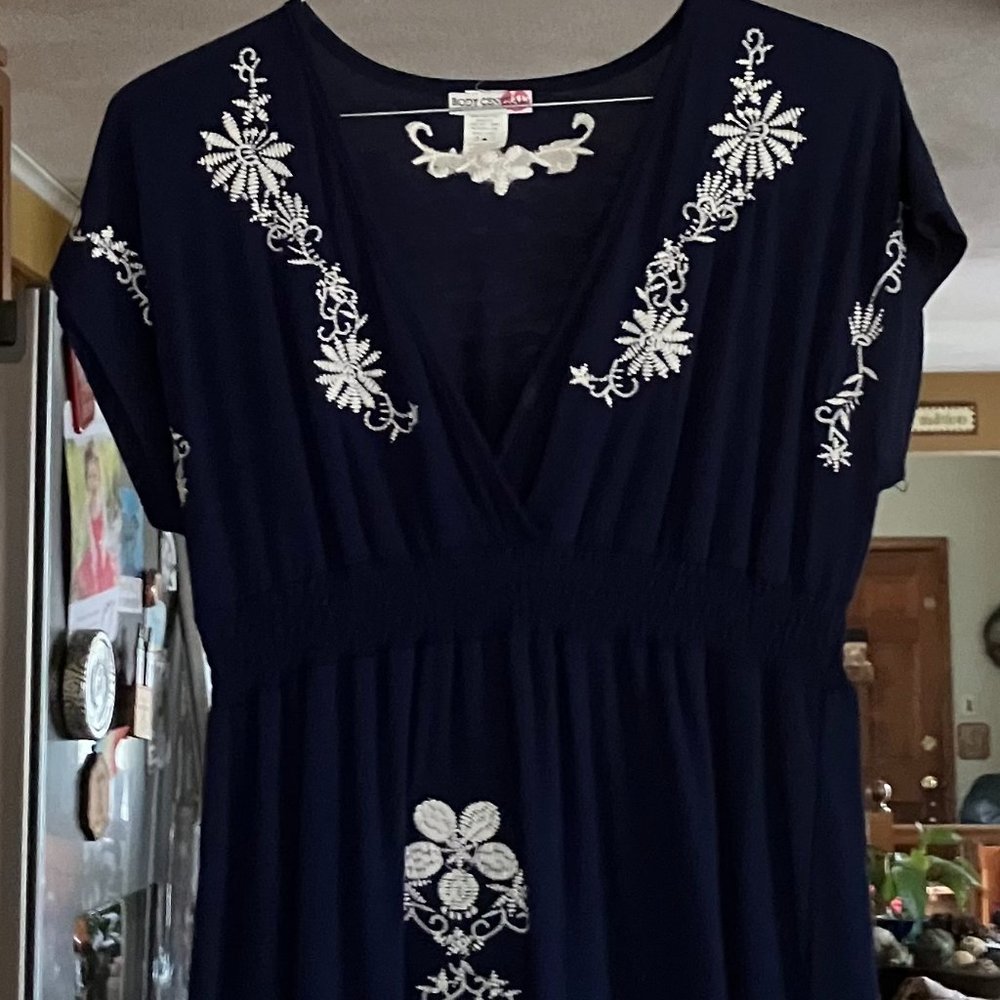 Body Central V-next dress, short sleeve, knee length, navy blue, L